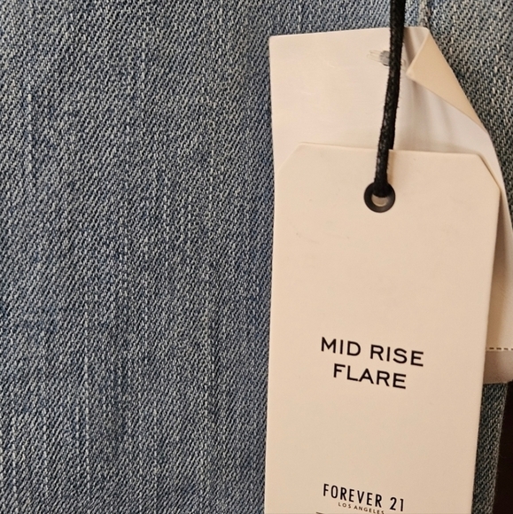 84 NWT FOREVER 21 MID RISE FLARE JEANS WOMEN'S SIZE MEDIUM - Picture 10 of 10